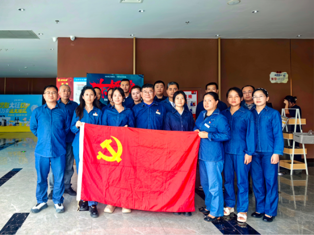 觀看《東極島》厚植愛國(guó)情懷(圖2) 觀看《東極島》厚植愛國(guó)情懷(圖2)