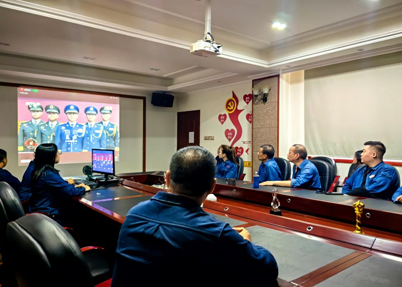  弘旭公司組織觀看九三閱兵式，激發(fā)愛國熱情(圖3)