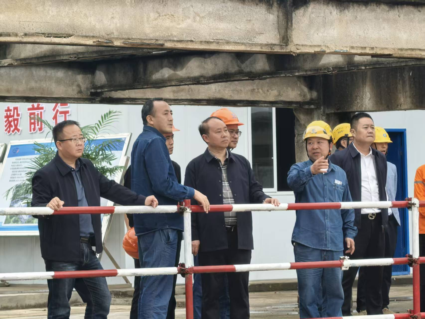 瀘天化弘旭公司全面打響四季度攻堅(jiān)戰(zhàn)(圖7) 瀘天化弘旭公司全面打響四季度攻堅(jiān)戰(zhàn)(圖7)